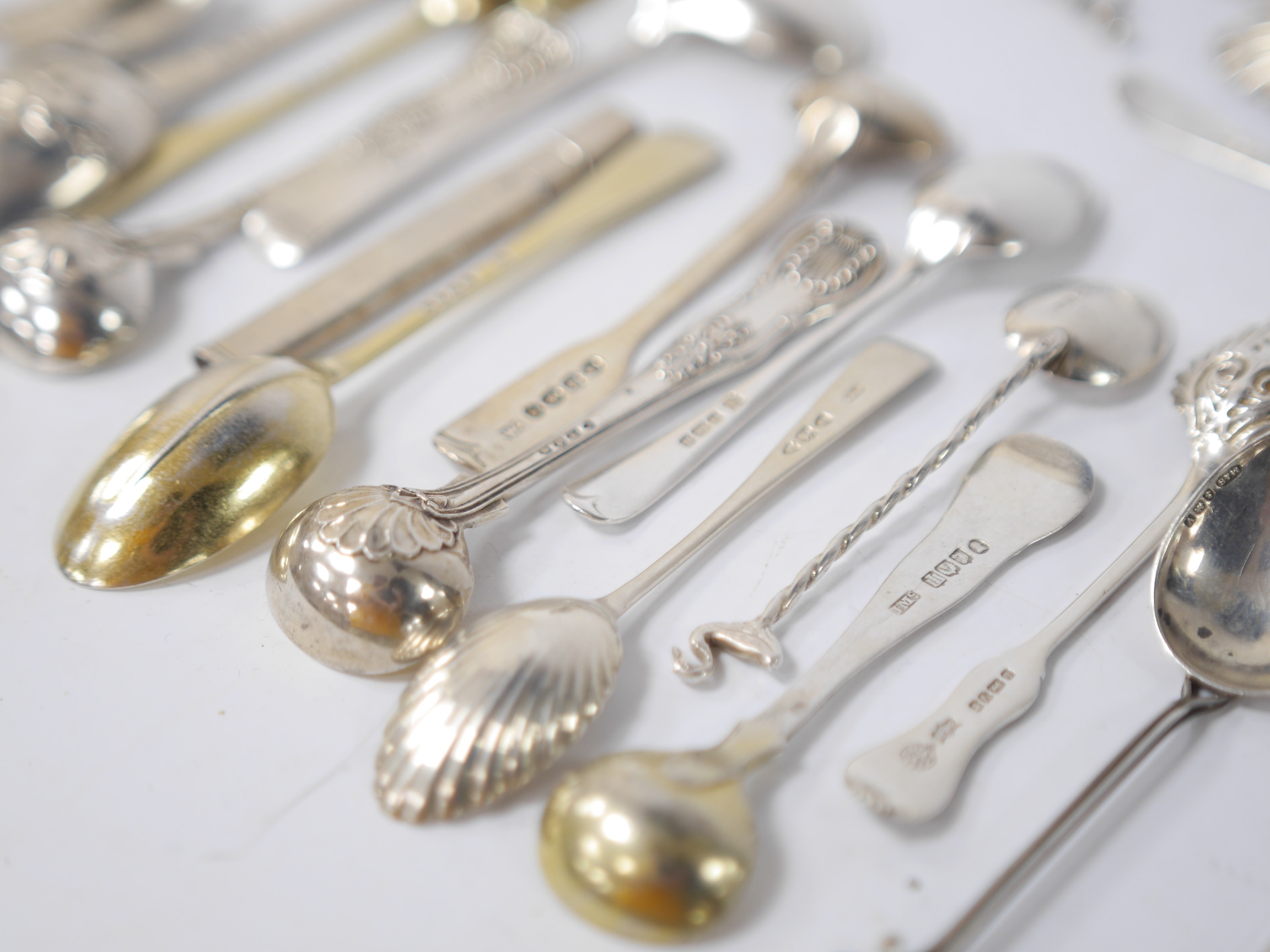 A quantity of assorted mainly 19th century and later silver flatware, including two Queens pattern sauce ladles, seventeen teaspoons, six mustard ladles, a toddy ladle, etc, and a silver pencil holder, various dates and